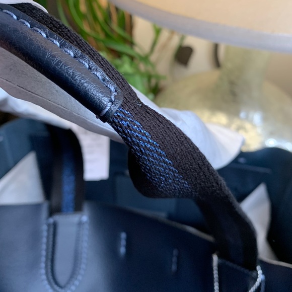 SOLD⛔️Authentic Coach pebbled Leather and suede logo snap tote - Picture 10 of 14